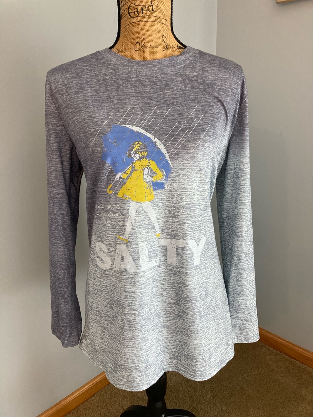 NWOT Salty Umbrella Girl Graphic T-Shirt Women Size XL Gray Long Sleeve